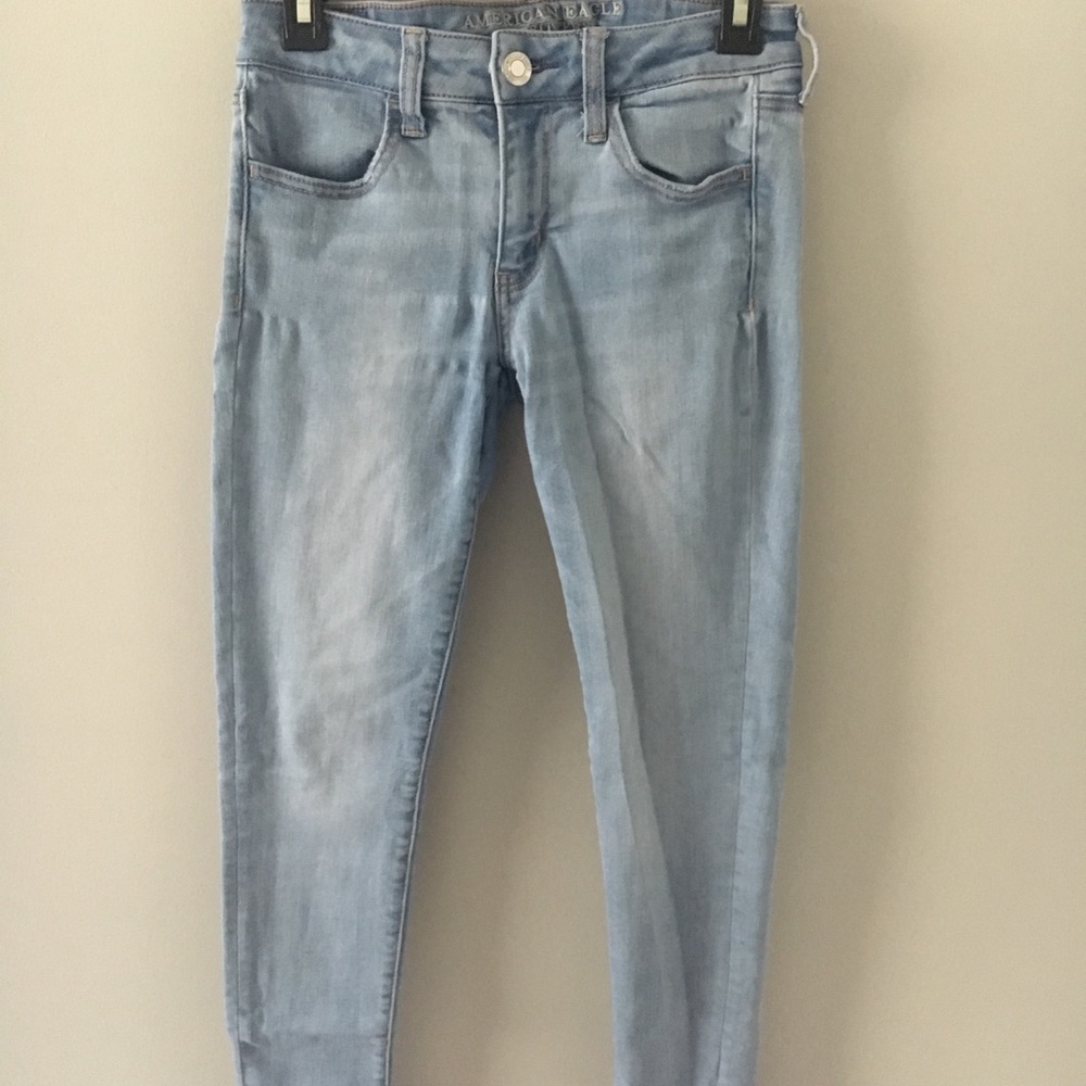 light wash american eagle jeans
